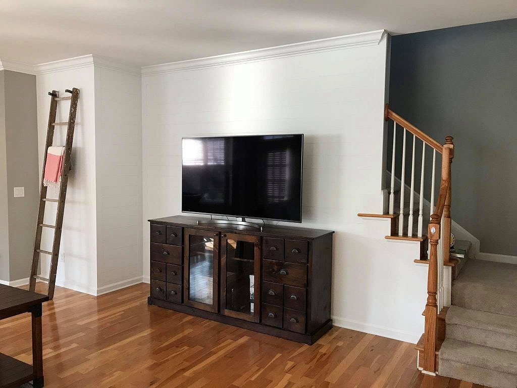 Shiplap Walls and Crown Molding Installation near Peachtree City