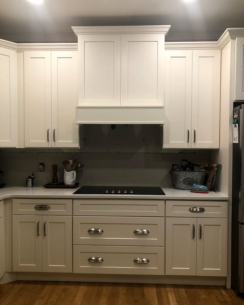Shaker Antique White Kitchen_Cabinets With Custom Hood Vent