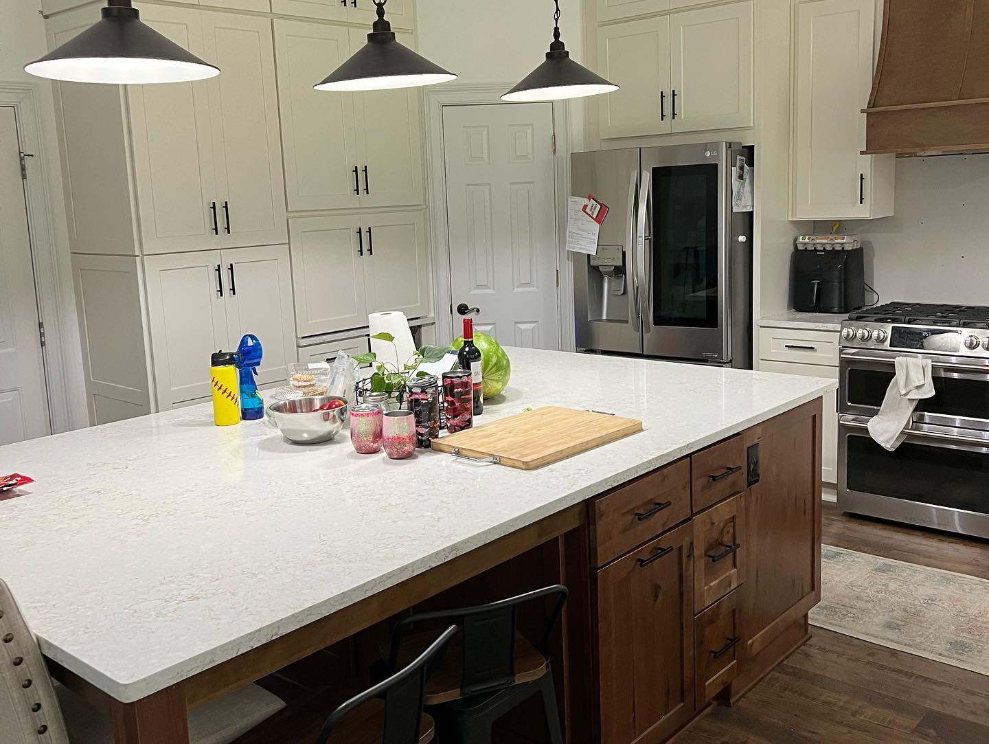 Complete Shaker Antique White Kitchen Cabinets with Umber Hood Vent and New Kitchen Island PTC 8