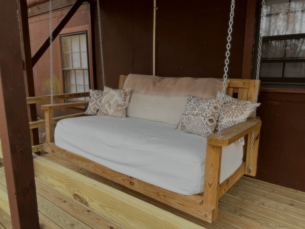 Daybed At The Hines Gap Hideaway
